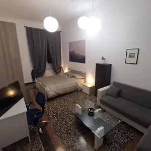  Appartement Wow - 175 Mq - Posteggio Privato - Davanti Porto Traghetti - Fino A 10 Posti Letto Italie