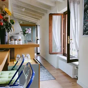 Apartment Attico Dell'artista, Desenzano del Garda